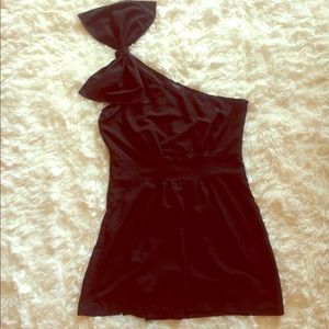 Big bow one shoulder black romper