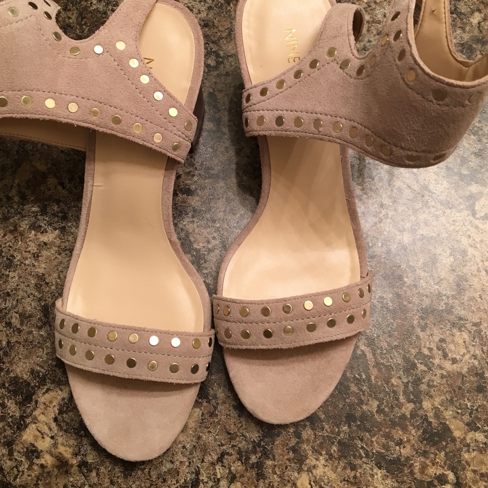 BNWT Nine West studded stacked heel