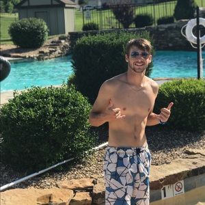 Meet your Posher, Cameron