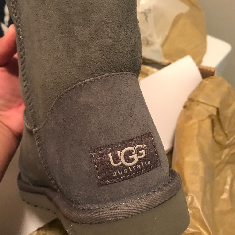 Women's size 7 UGG Boots in Gray