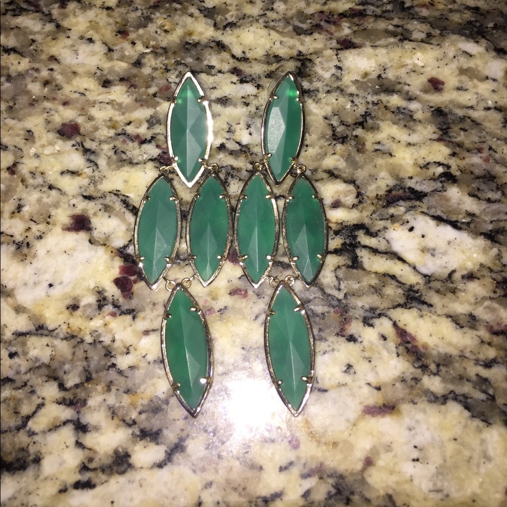 SOLD ‼️ Kendra Scott earrings