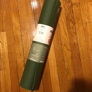 Manduka ProLite Yoga Mat in Range NWT