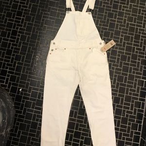 🆕 LEVI WHITE OVERALLS W/TAG ♥️