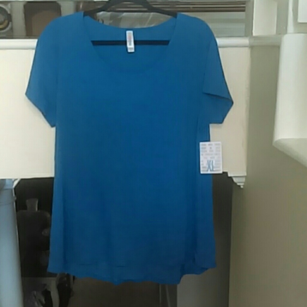 BNWT LulaRoe Classic T