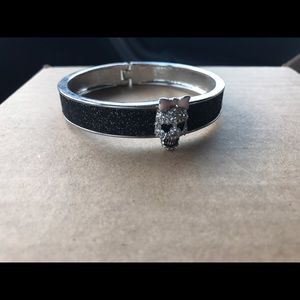 Skull with bow bracelet