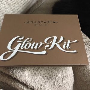 ABH ultimate glow kit(no trades)