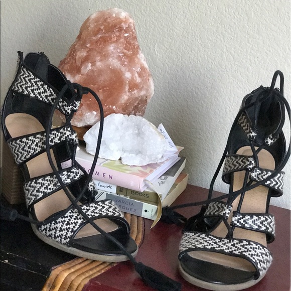 Chunky sandal /  lace up - Picture 2 of 3