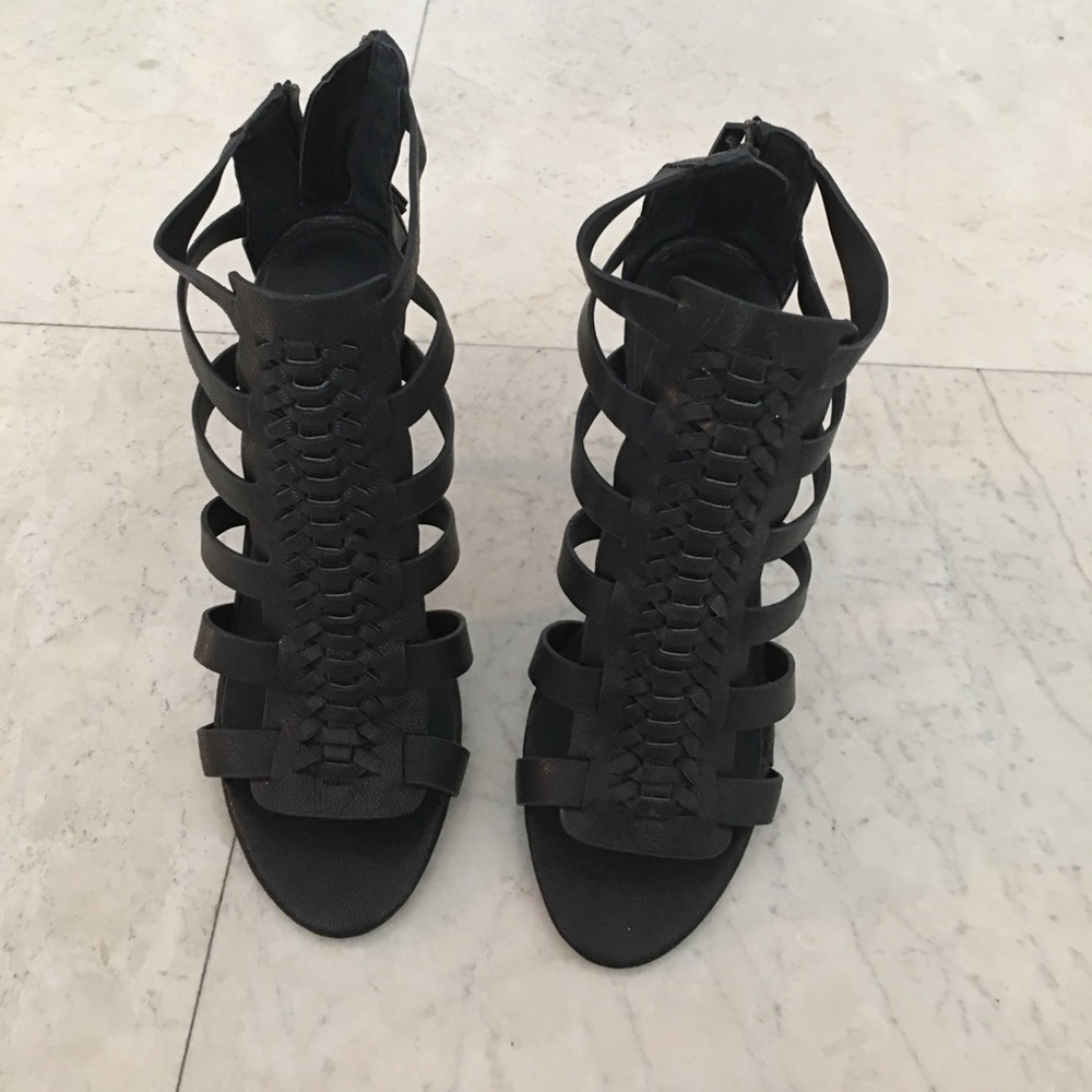 Super cute joe's heels! Never wore it! Brand New