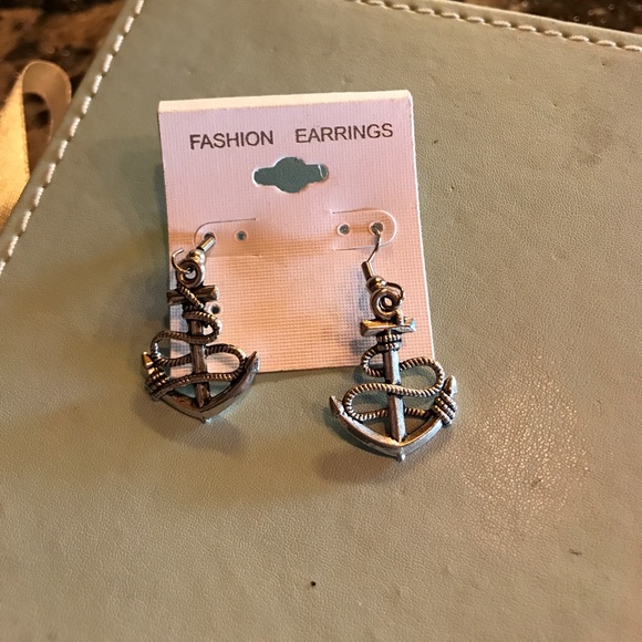 BNWT Anchor ⚓️ Earrings! - Picture 1 of 2