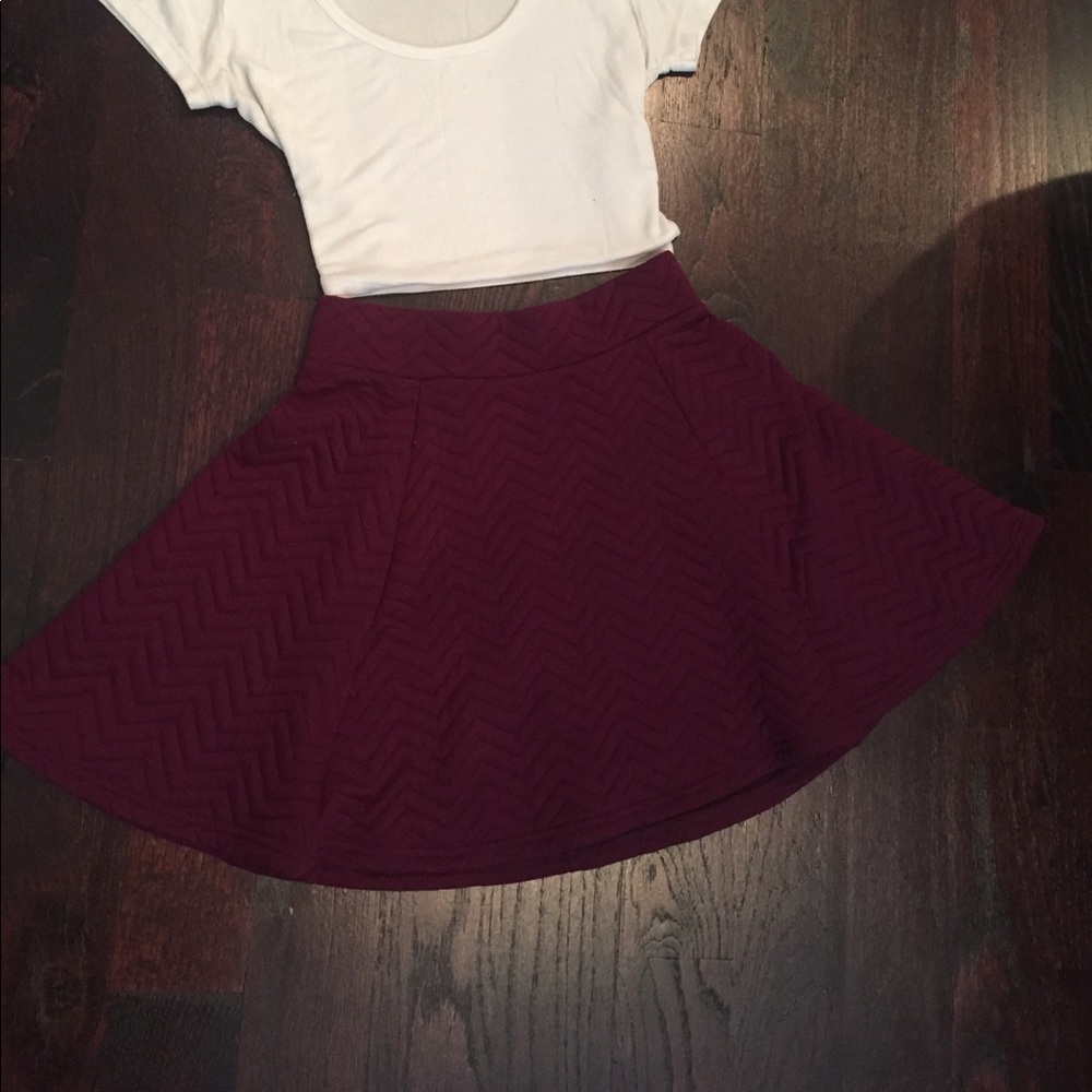 Maroon skater skirt 💃🏻