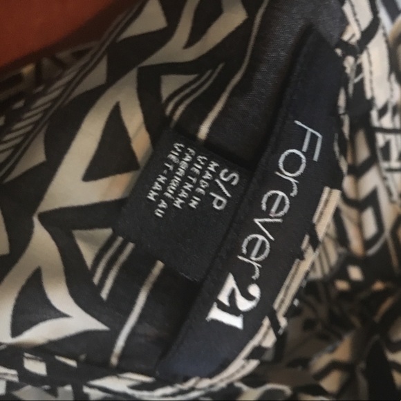 Top. - Picture 3 of 5