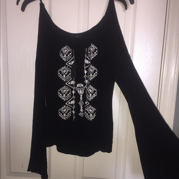 Black Cold shoulder flowy shirt - Picture 1 of 4