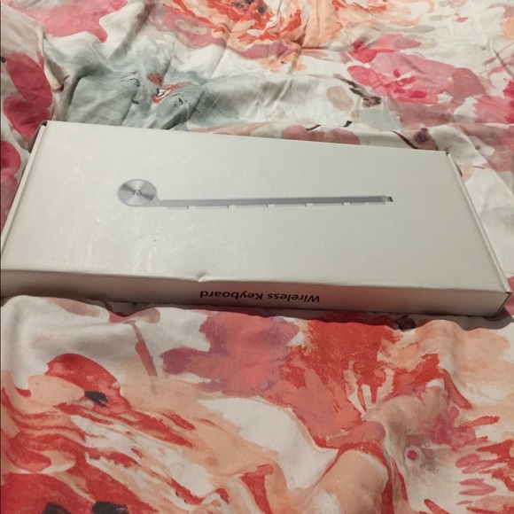 Brand new apple wireless keyboard - Picture 2 of 4