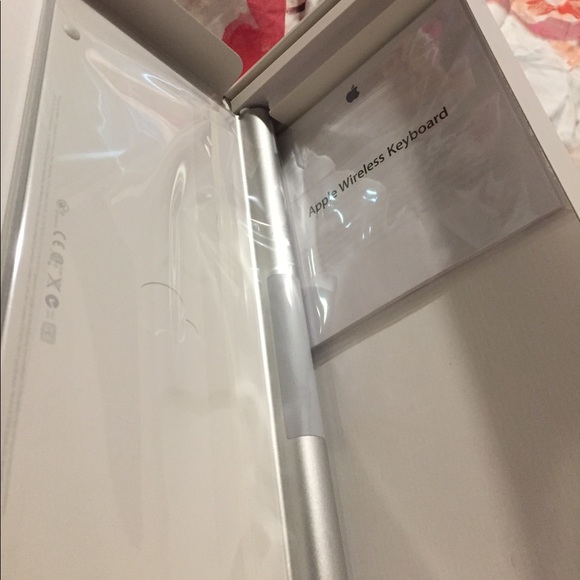 Brand new apple wireless keyboard - Picture 3 of 4