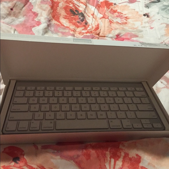 Brand new apple wireless keyboard - Picture 4 of 4