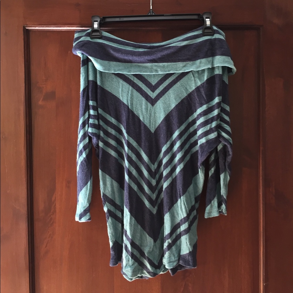 Cowell neck sweater with cool pattern