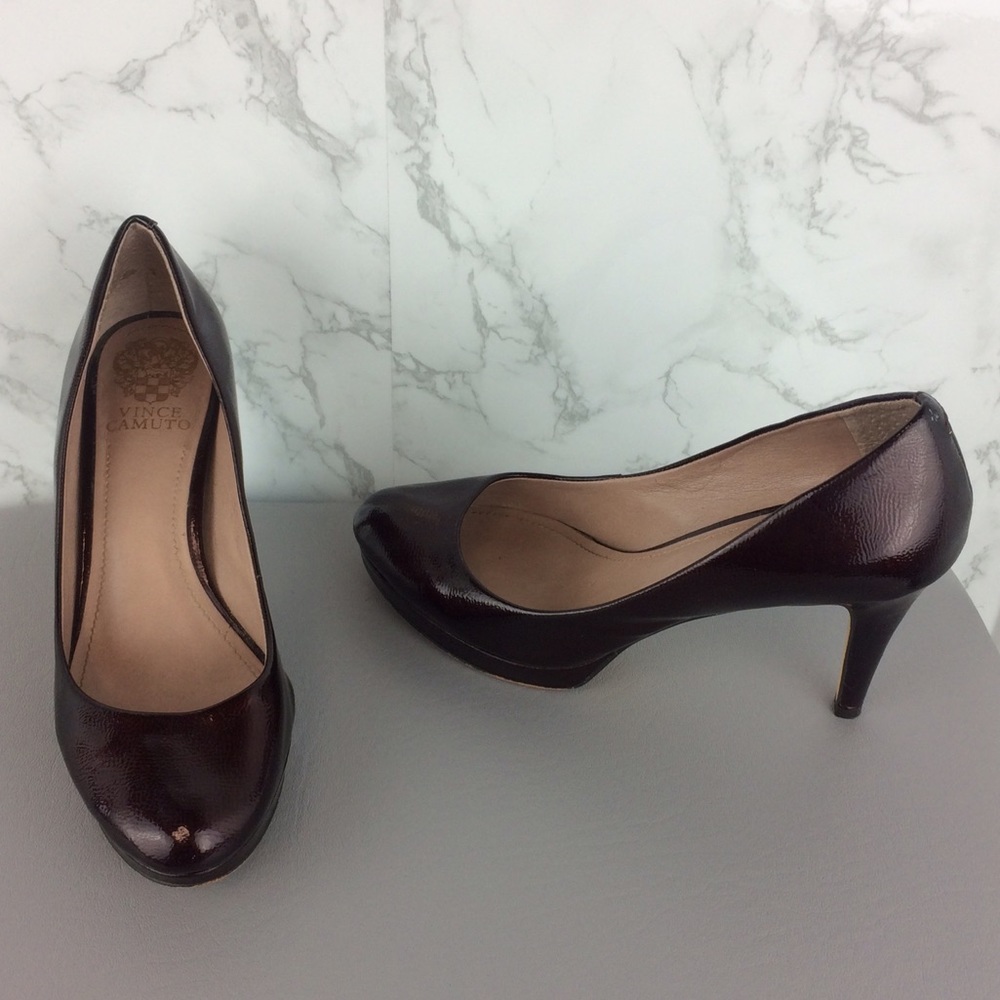 VINCE CAMUTO Size 7 1/2 Burgundy Patent Heel