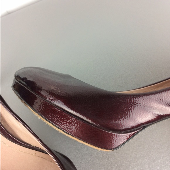 VINCE CAMUTO Size 7 1/2 Burgundy Patent Heel - Picture 3 of 6
