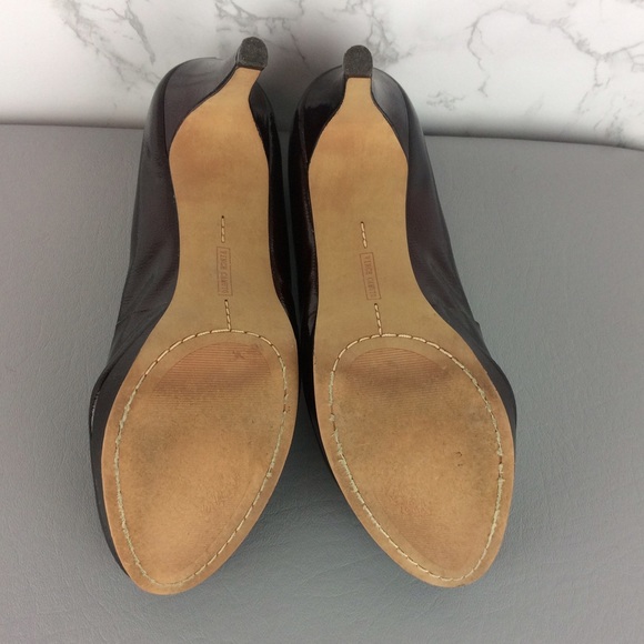 VINCE CAMUTO Size 7 1/2 Burgundy Patent Heel - Picture 5 of 6