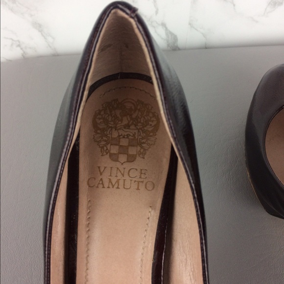 VINCE CAMUTO Size 7 1/2 Burgundy Patent Heel - Picture 6 of 6