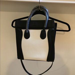 BLACK AND WHITE TOTE