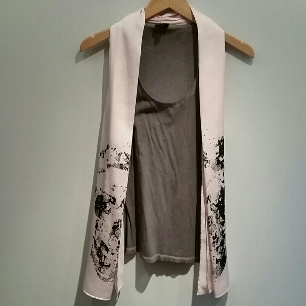 Rock & Republic Gray Tank with Pink Skull Scarf