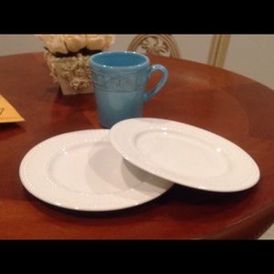 2 plates and a mug