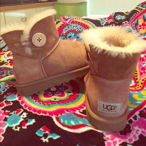 Uggs Short Bailey Button Boots