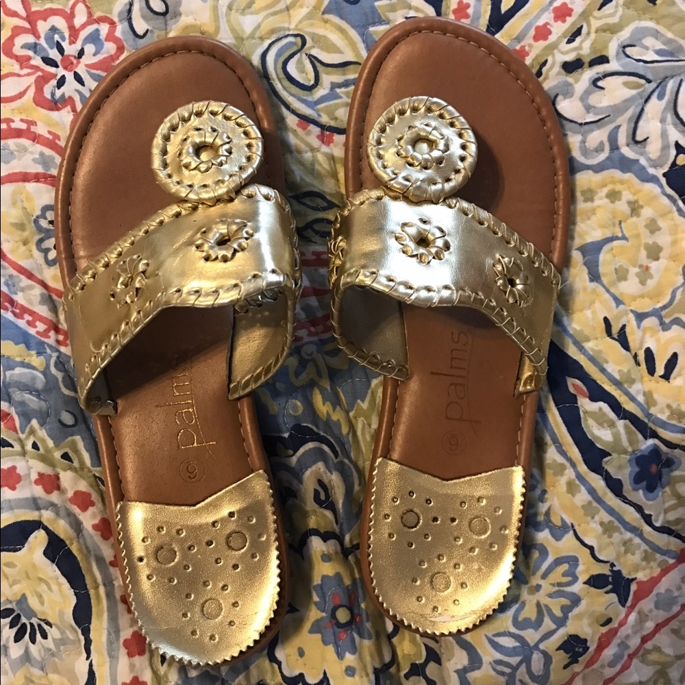 Flip flops. Like jack Rodgers