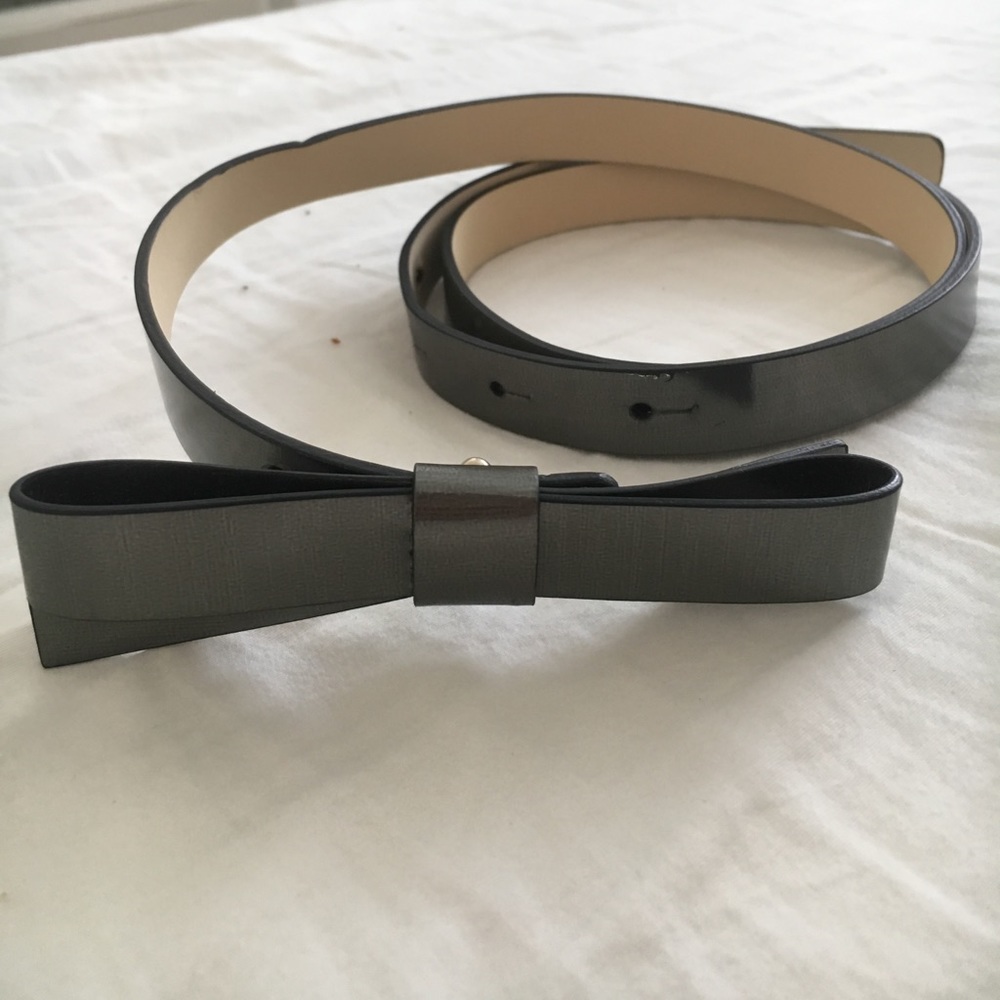 Metallic bow belt