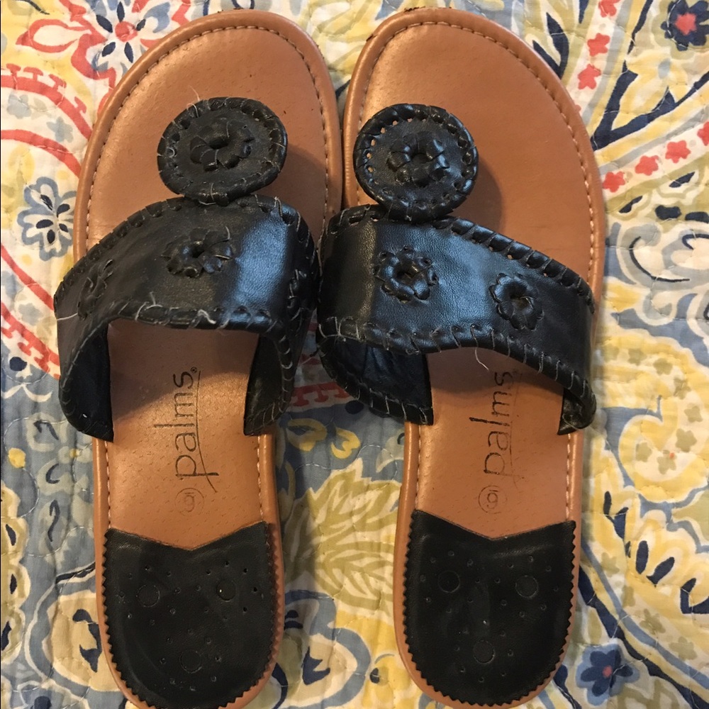 Flip flops like jack Rodgers.