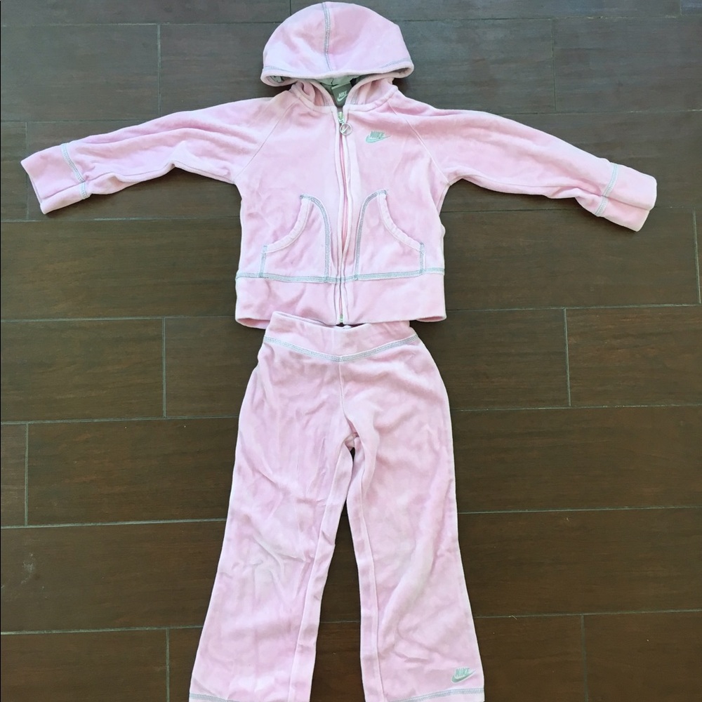 NIKE Sweat Suit