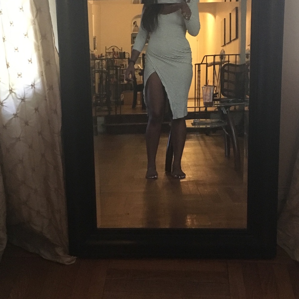 Very stylish maxi dress w slit