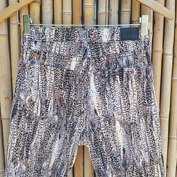 Urban Outfitters Denim - UO BDG High-rise Ankle Animal Print Jean! Size 27