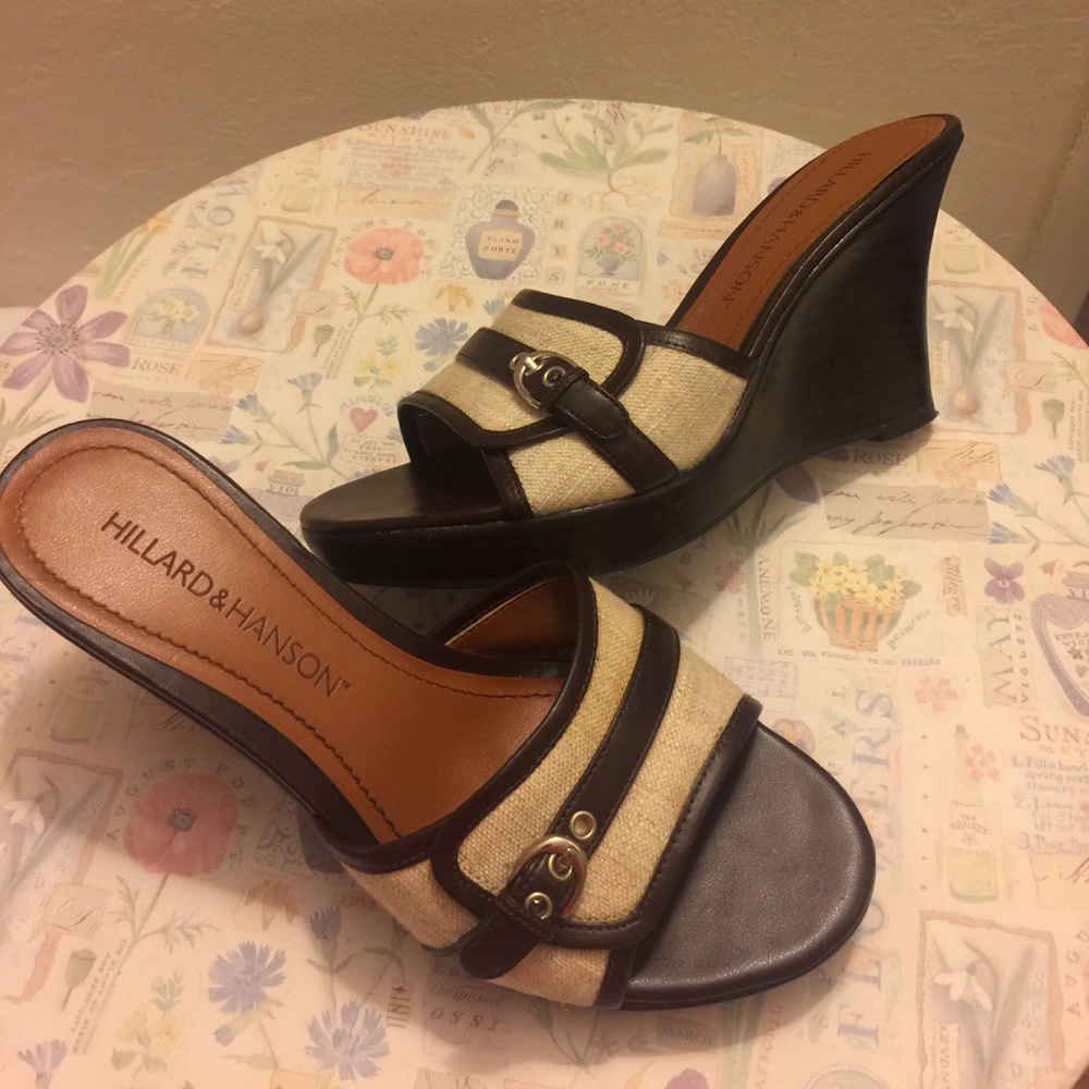 Hillard & Hanson Canvas Buckled Wedges