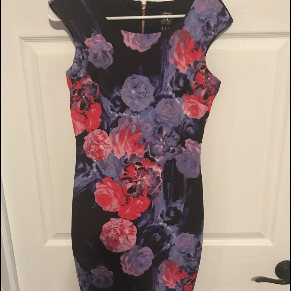 Floral fitted dress 🌺