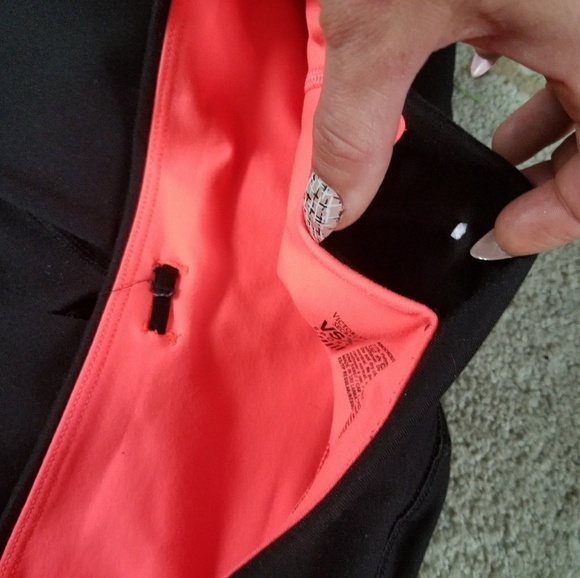 Rare vsx knockout leggings from Victoria's secret - Picture 7 of 7