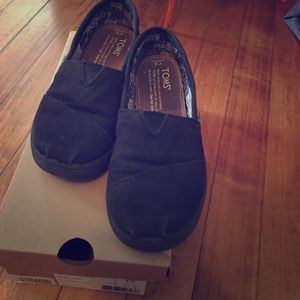 Toms for boys size youth 12