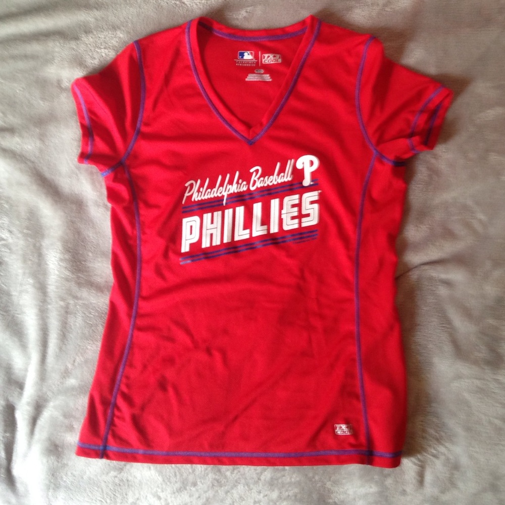 Red Phillies shirt⚾️
