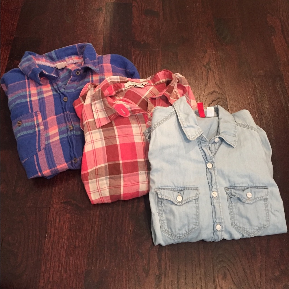 ✨BUNDLE✨ 3 button up shirts: 2 flannels and 1 jean