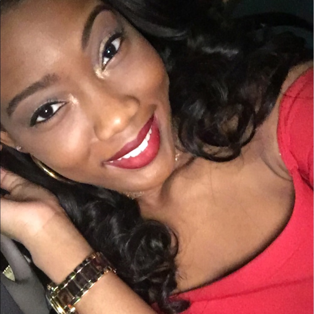 Meet your Posher, Kayla