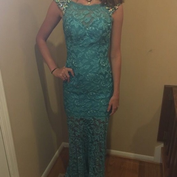 Prom dress - Picture 1 of 2