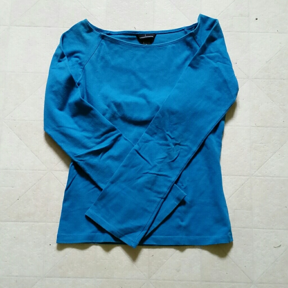 Long sleeved stretchy shirt