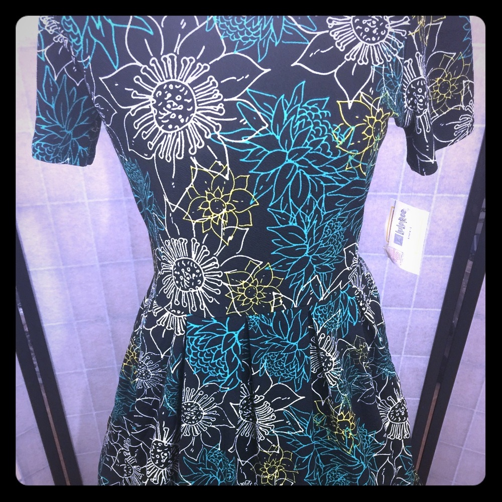 Lularoe Amelia size Large Solid black with floral