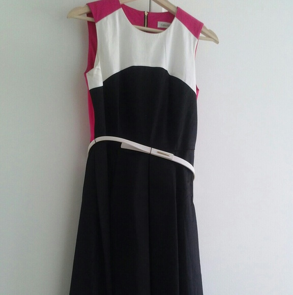 Colorblock must have! Calvin Klien pleated dress - Picture 2 of 3