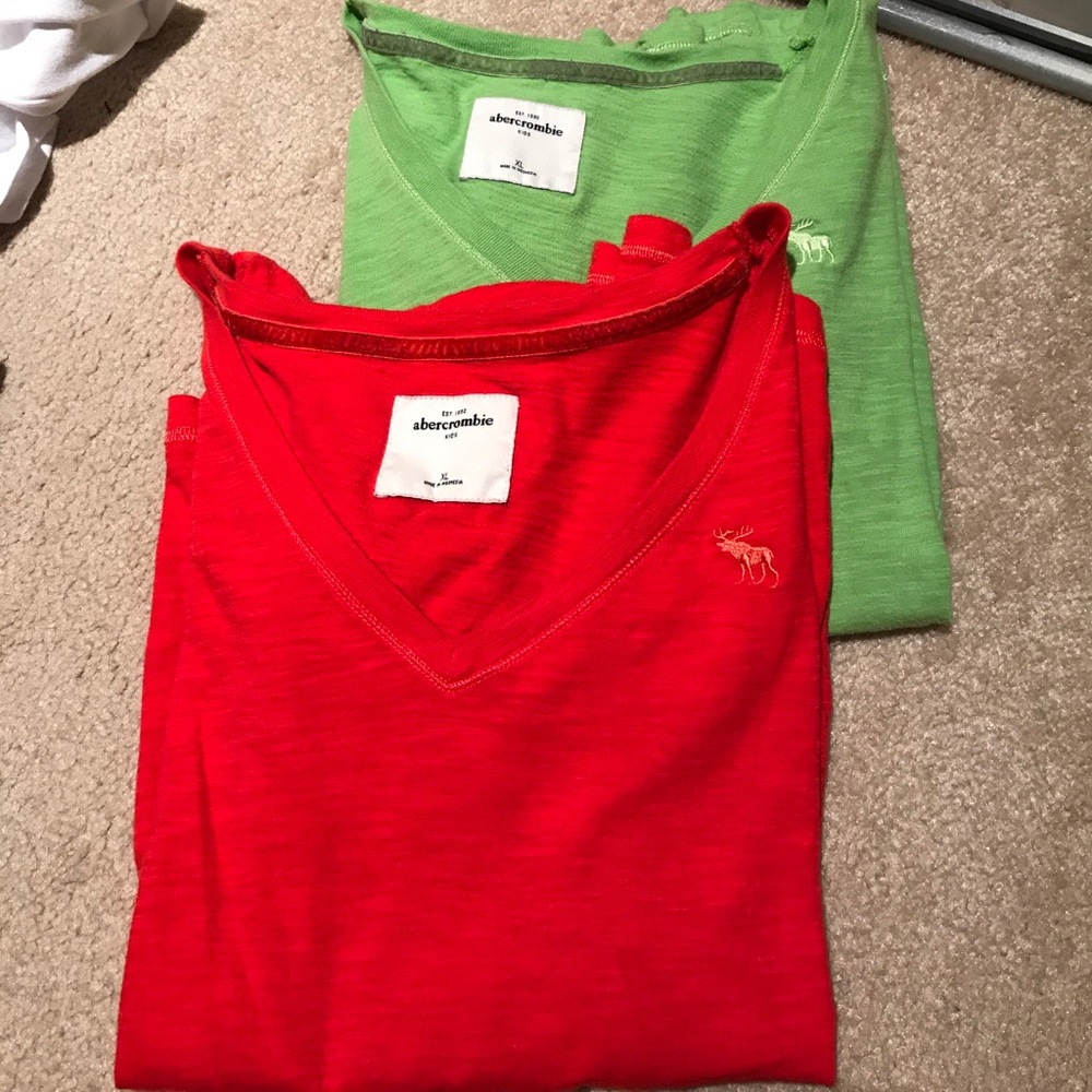 2 long sleeved tees