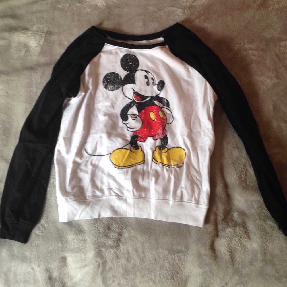 Thick long sleeve Mickey shirt 🐭
