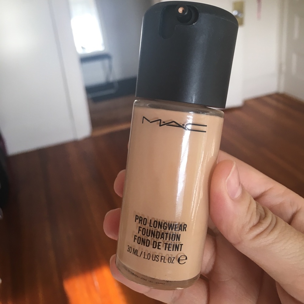 MAC Pro Longwear foundation NC25