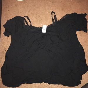 Black off the shoulder top! ⚫️