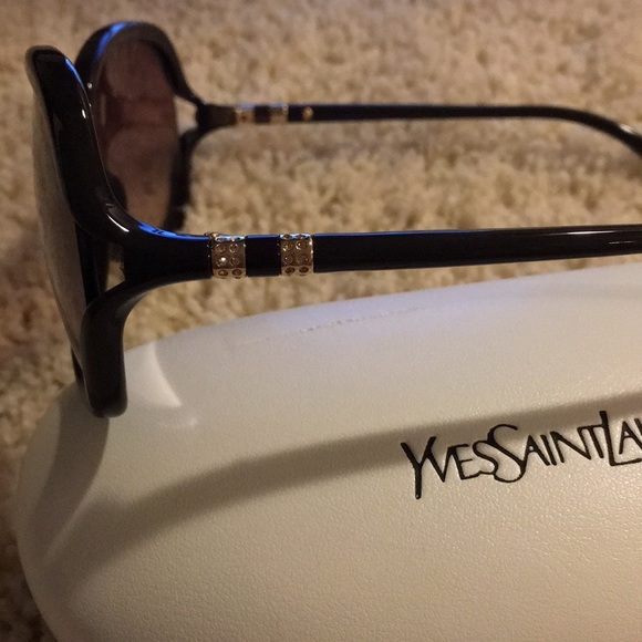 ⬇️💯% Authentic Yves Saint Laurent Sunglasses 😎 - Picture 5 of 8